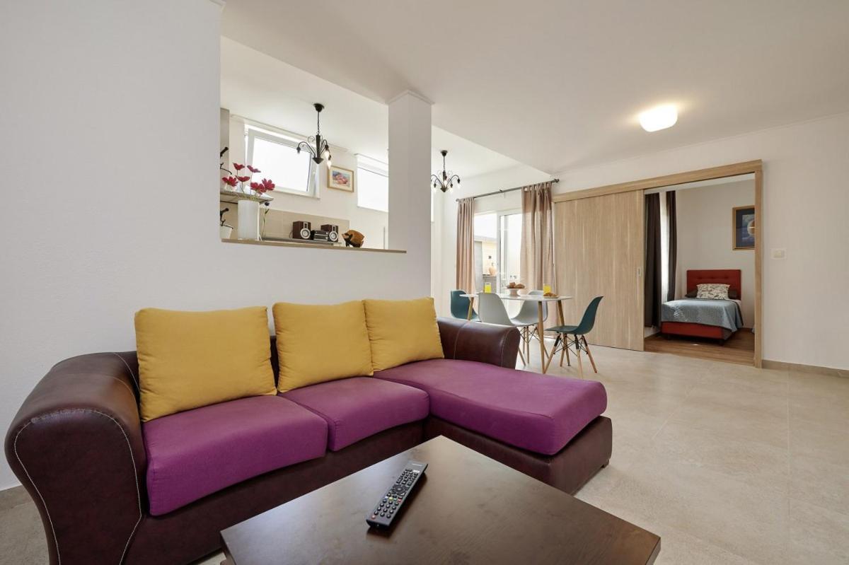 Smuketa In Trogir Haus Fuer 4 Personen Villa Dış mekan fotoğraf
