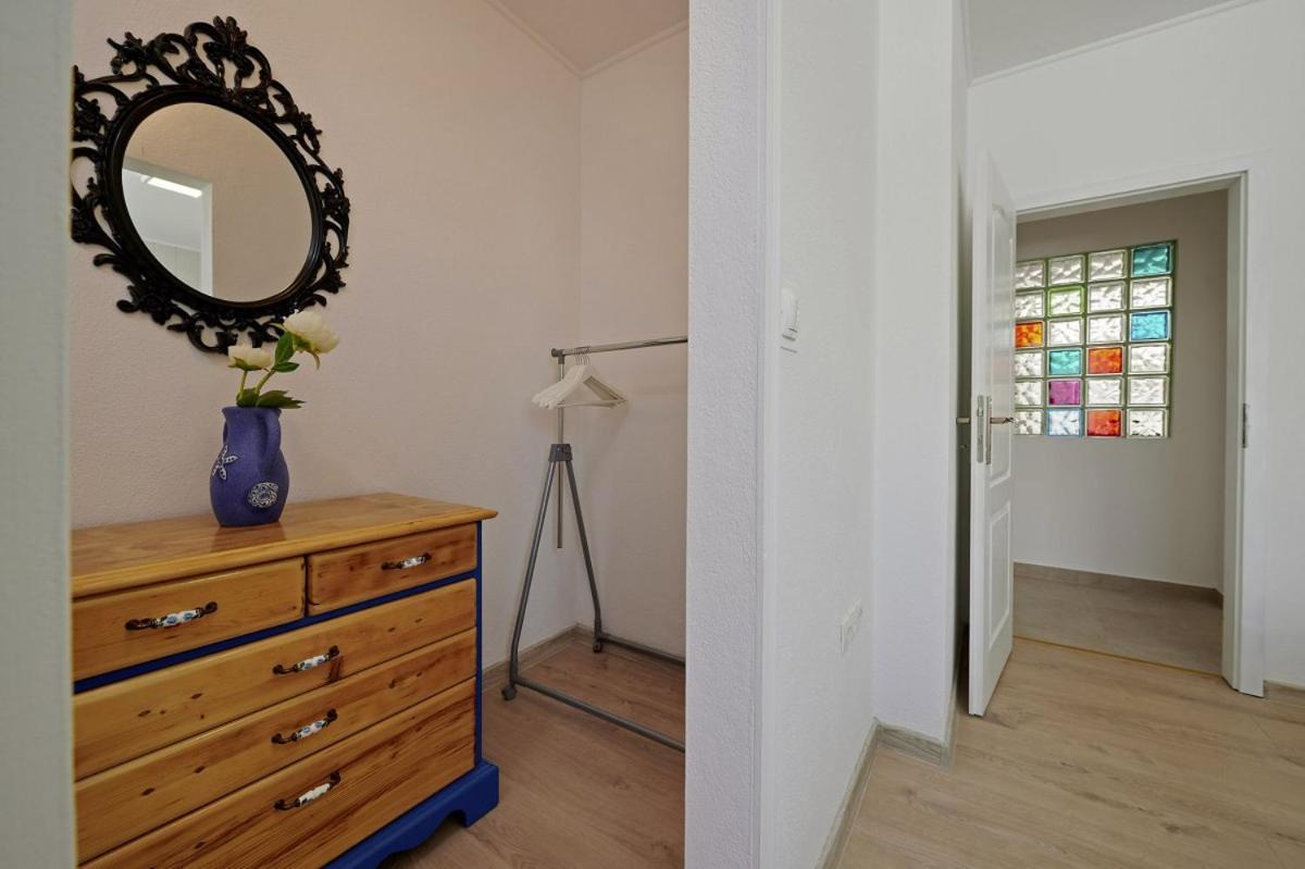 Smuketa In Trogir Haus Fuer 4 Personen Villa Dış mekan fotoğraf